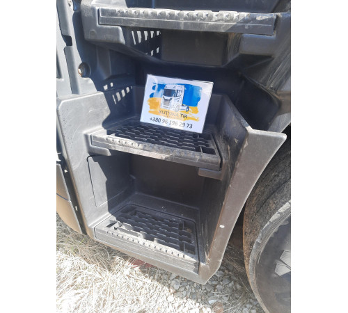 Б/у Підножка (мильниця) ліва та права Renault T Truck Range Gama Euro 6 (Рено Т ЕВРО 6) 7482562144, 7482562145