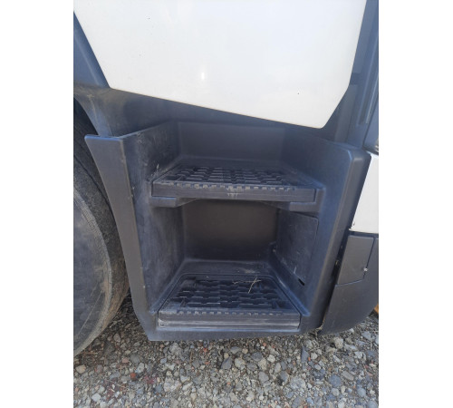 Б/у Подножка (мыльница) левая и правая Renault T Truck Range Gama Euro 6 (Рено Т ЕВРО 6) 7482562144, 7482562145