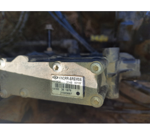 Б/у Клапан (кран) управления пневмоподвеской ECAS Renault T Truck Range Gama Euro 6 (Рено Т ЕВРО 6) 21083657, 7421083657