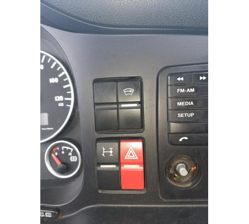 Б/у Кнопка аварийной сигнализации (аварийки) MAN TGX EURO 6 (МАН ТГХ ЕВРО 6)