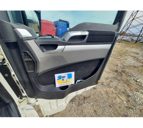 Б/у Карта (обшивка) дверей права пасажирська MAN TGX EURO 6 (МАН ТГХ ЕВРО 6) 81626306110, 81626306154