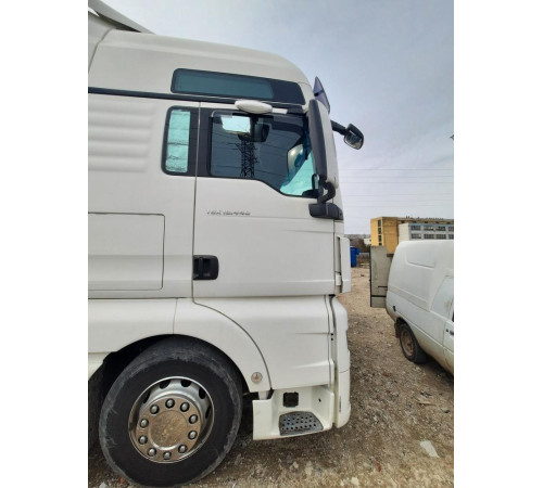 Б/у Праві (пасажирські) двері кабіни MAN TGX EURO 6 (МАН ТГХ ЕВРО 6) 81626004118, 81626004130