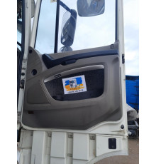 Б/у Обшивка дверей (дверна карта) права пасажирська DAF XF 105 EURO 5 (ДАФ ХФ 105 ЕВРО 5) 1679386