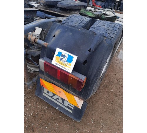 Б/у Заднє праве крило (бризговик) з фонарем та кронштейном DAF XF 105 EURO 5 (ДАФ ХФ 105 ЕВРО 5) 1389562