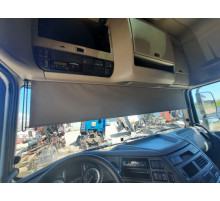 Б/у Шторка лобового скла (сонцезахисна) DAF XF 106 Euro 6 (Даф хф 106 Евро 6) 1360646
