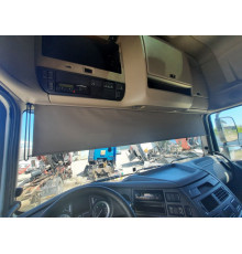 Б/у Шторка лобового скла (сонцезахисна) DAF XF 106 Euro 6 (Даф хф 106 Евро 6) 1360646