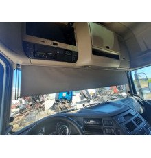 Б/у Шторка лобового скла (сонцезахисна) DAF XF 106 Euro 6 (Даф хф 106 Евро 6) 1360646