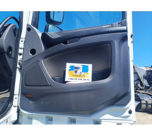 Б/у Карта двери (обшивка) правая сторона (R, пассажирская) DAF XF 106 Euro 6 (Даф хф 106 Евро 6) 1845273